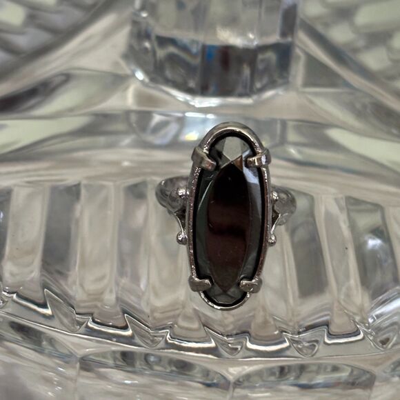 Vintage 70's Sarah Coventry Oval Hematite Healing Crystal Adjustable Ring 1"x.5" - Picture 5 of 8